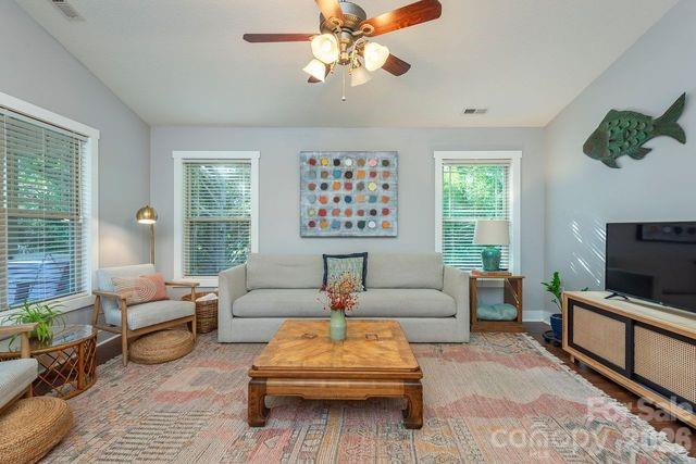 43 Flynn Branch Rd, Asheville, NC 28804