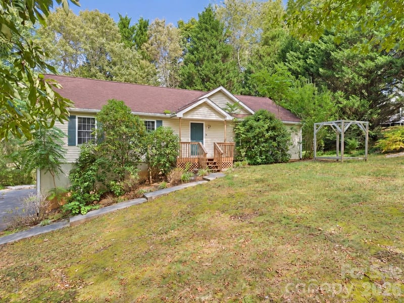 23 Rolling Hill Dr, Asheville, NC 28806