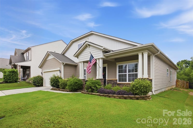 1235 Tranquil Falls Ln, Matthews, NC 28104