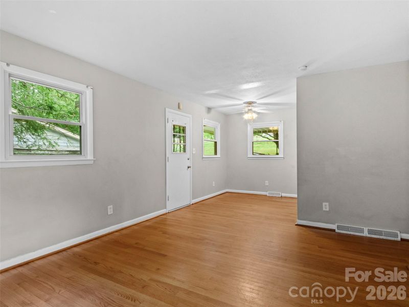 230 School Rd E, Asheville, NC 28803