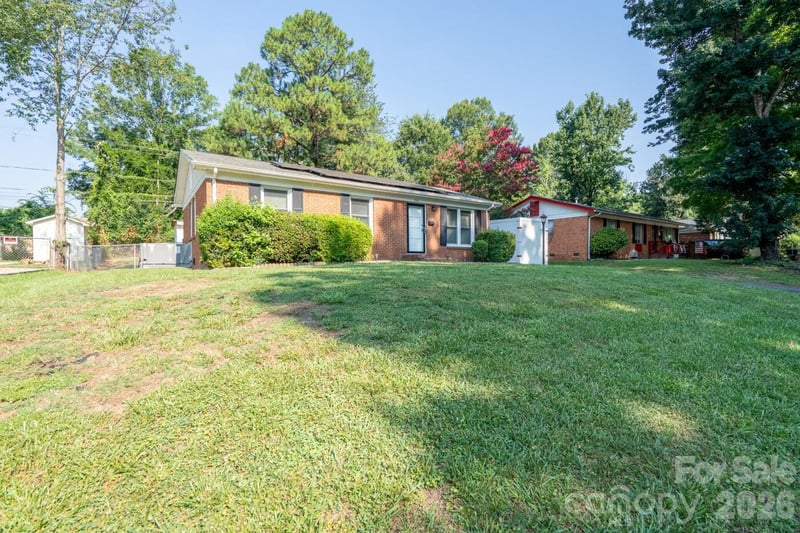 755 Edgerton Dr, Charlotte, NC 28213