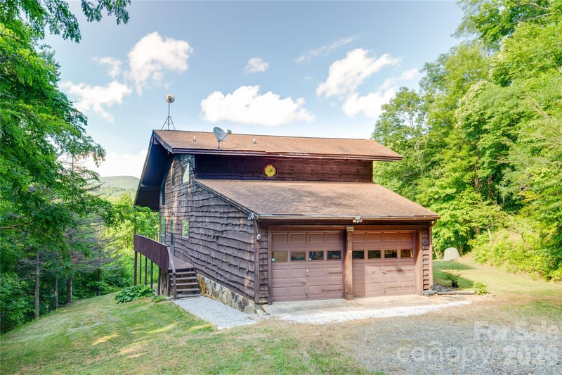 300 Buck Dr, Hot Springs, NC 28743