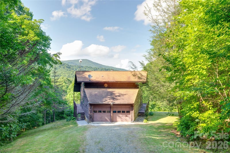 300 Buck Dr, Hot Springs, NC 28743