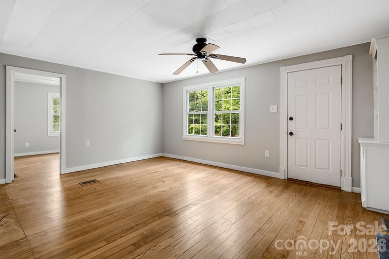 839 Kanuga Rd, Hendersonville, NC 28739