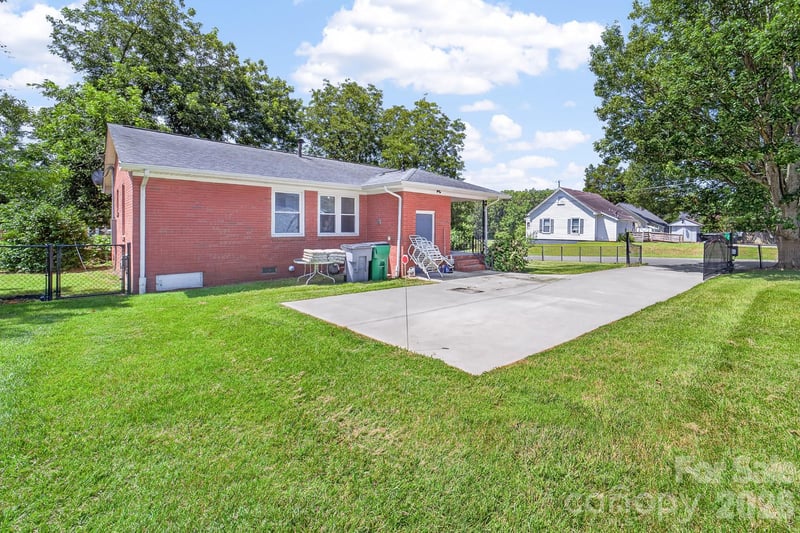 8418 Moores Chapel Rd, Charlotte, NC 28214