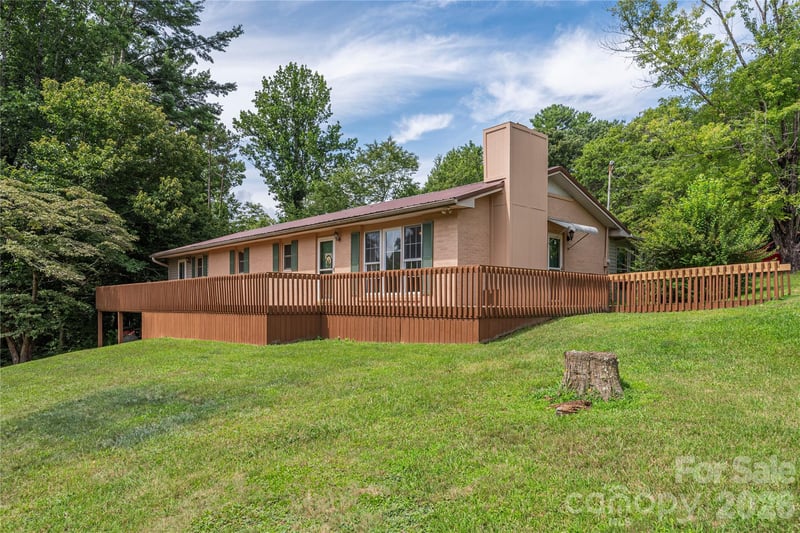 69 Emerald Ln, Hendersonville, NC 28792
