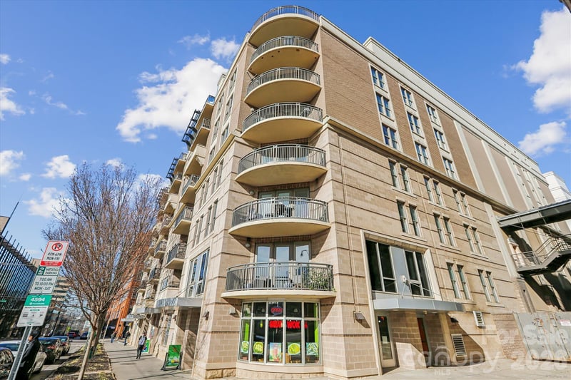 718 W Trade St #302, Charlotte, NC 28202