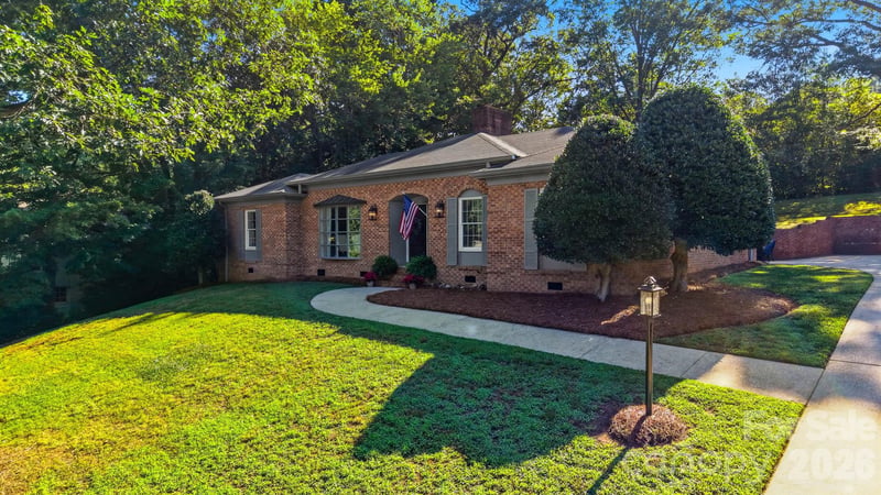1240 10th Street Ln NW, Hickory, NC 28601