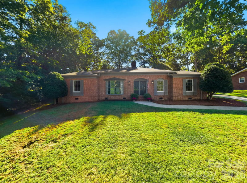 1240 10th Street Ln NW, Hickory, NC 28601