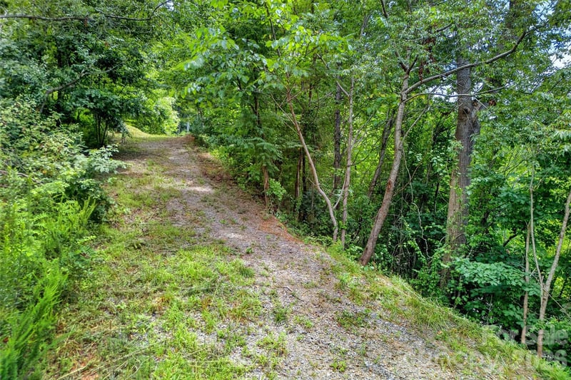 32 Nellie Bell Ln, Swannanoa, NC 28778