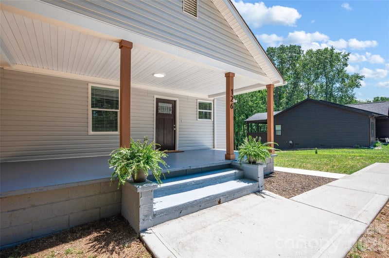 126 39th Avenue Ct NW, Hickory, NC 28601