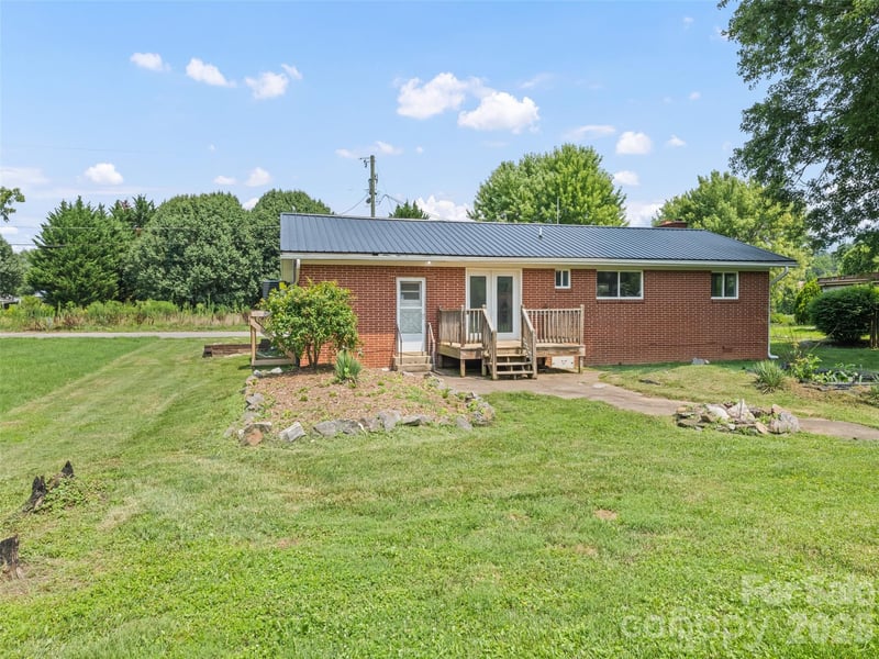 70 Levi St, Clyde, NC 28721