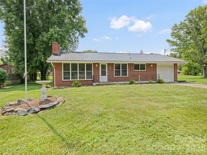 70 Levi St, Clyde, NC 28721