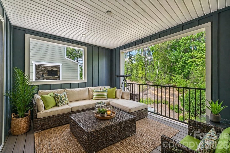 957 Portrush Ln, Tega Cay, SC 29708
