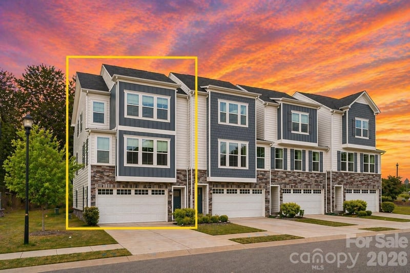 957 Portrush Ln, Tega Cay, SC 29708
