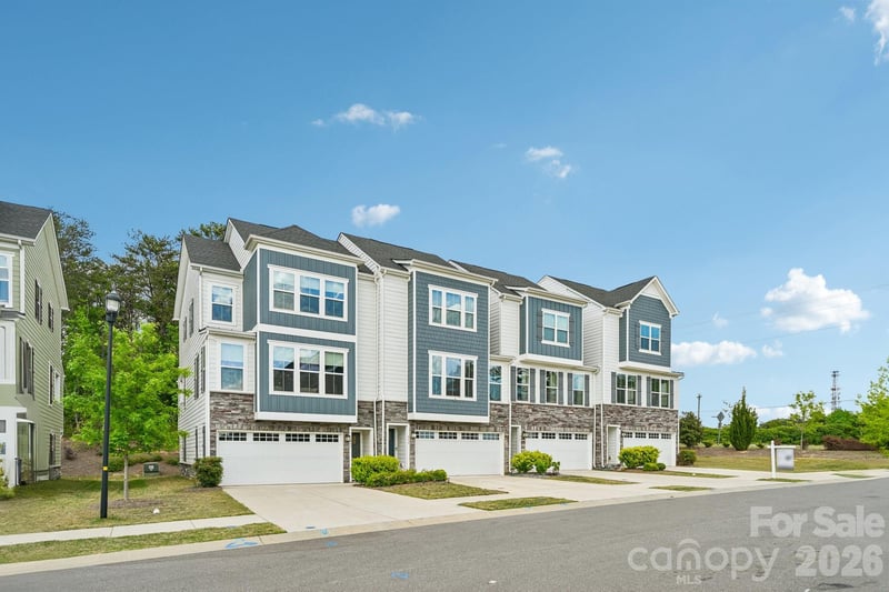 957 Portrush Ln, Tega Cay, SC 29708