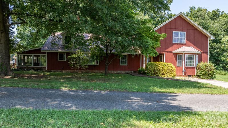 2097 Hermit Trl, Newton, NC 28658