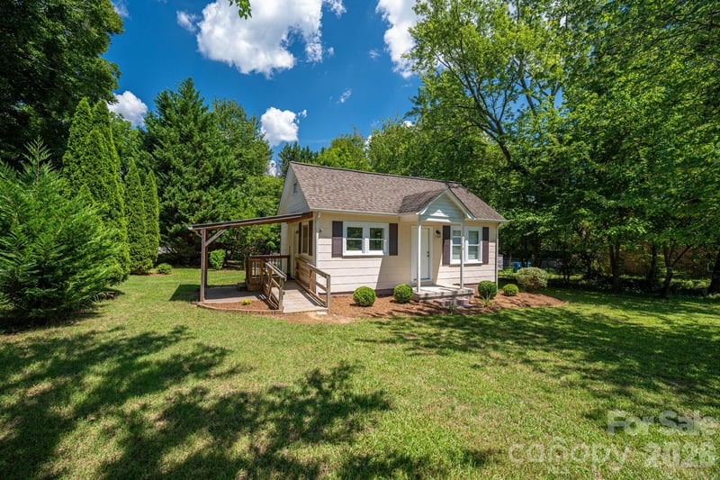 214 23rd St NW, Hickory, NC 28601