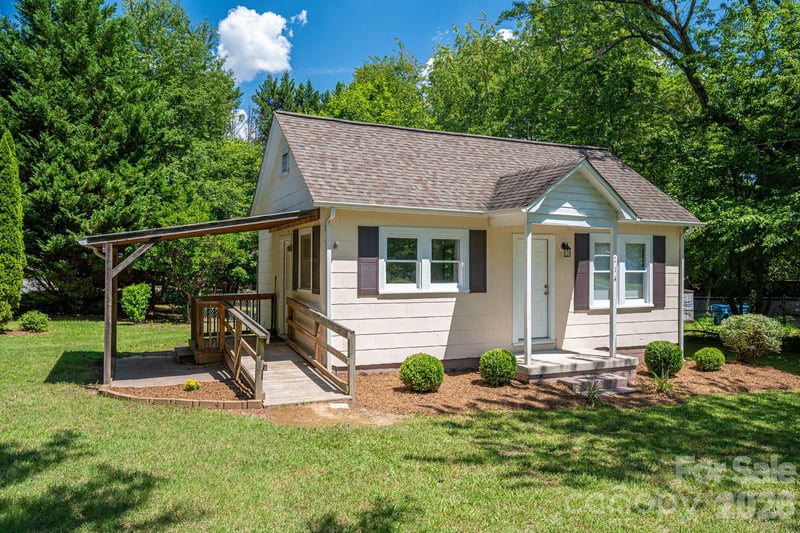 214 23rd St NW, Hickory, NC 28601