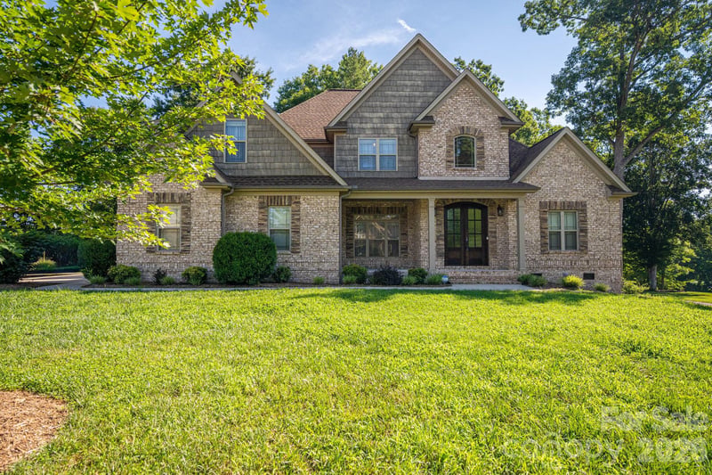 708 Players Ridge Rd, Hickory, NC 28601