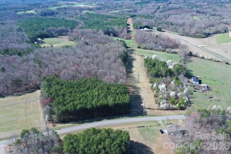 1188 Camp Creek Rd, Hickory, NC 28602
