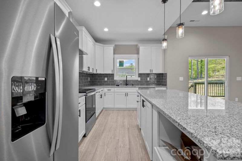 79 Crystal Mountain Dr, Hendersonville, NC 28739