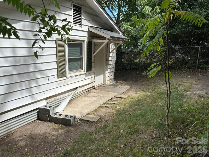 705 N Logan St, Gastonia, NC 28052