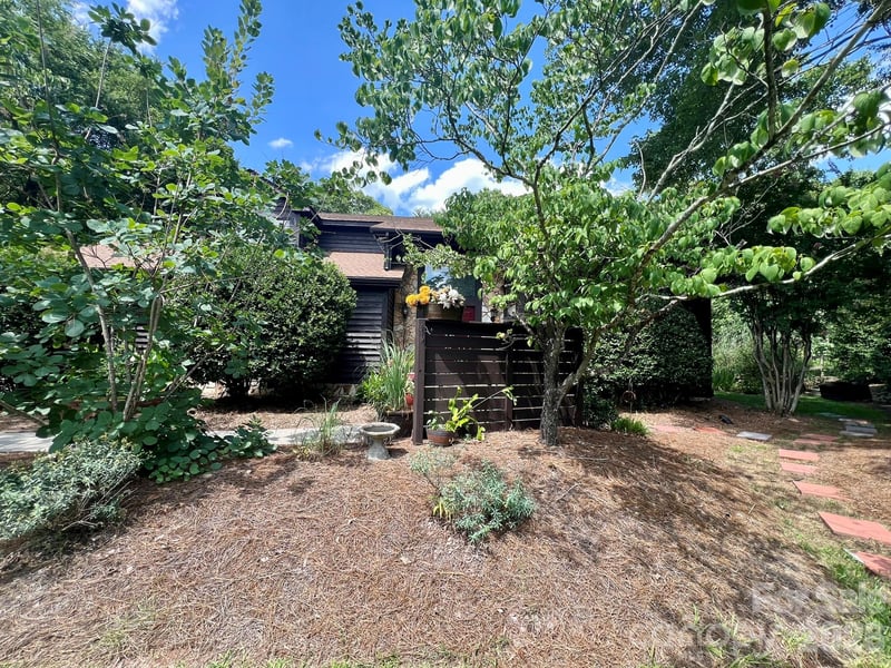 200 Foxlair Ct, Matthews, NC 28105