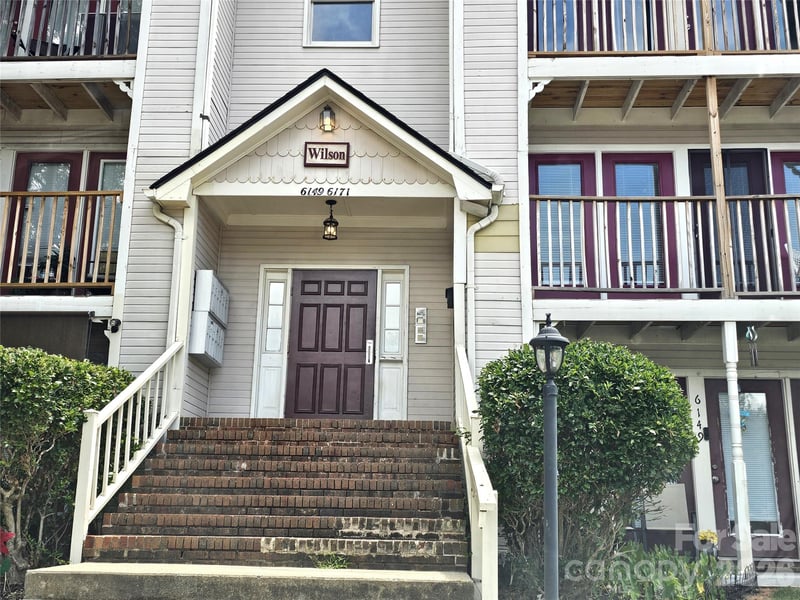 6165 Meadow Rose Ln, Charlotte, NC 28215