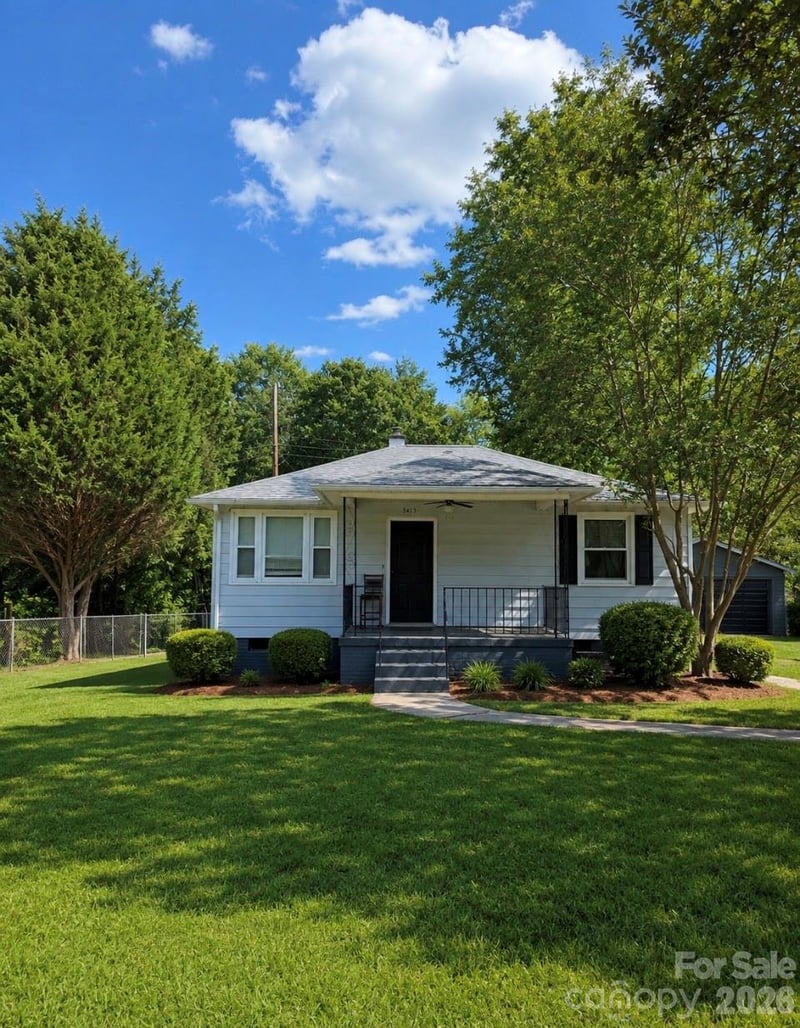 3413 1st Avenue Cir NW, Hickory, NC 28601