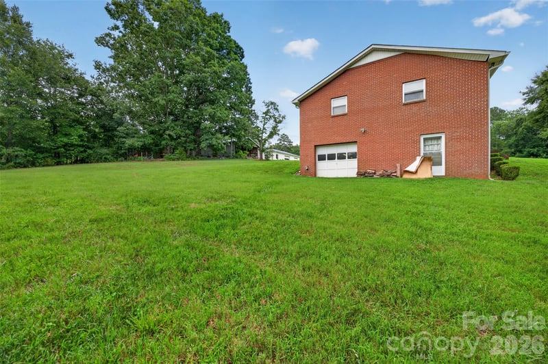 147 B And S Ln, Hickory, NC 28601