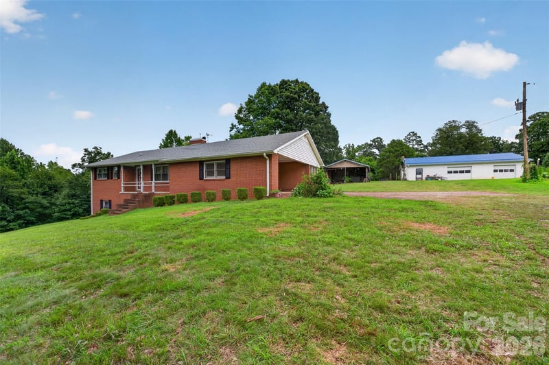 147 B And S Ln, Hickory, NC 28601