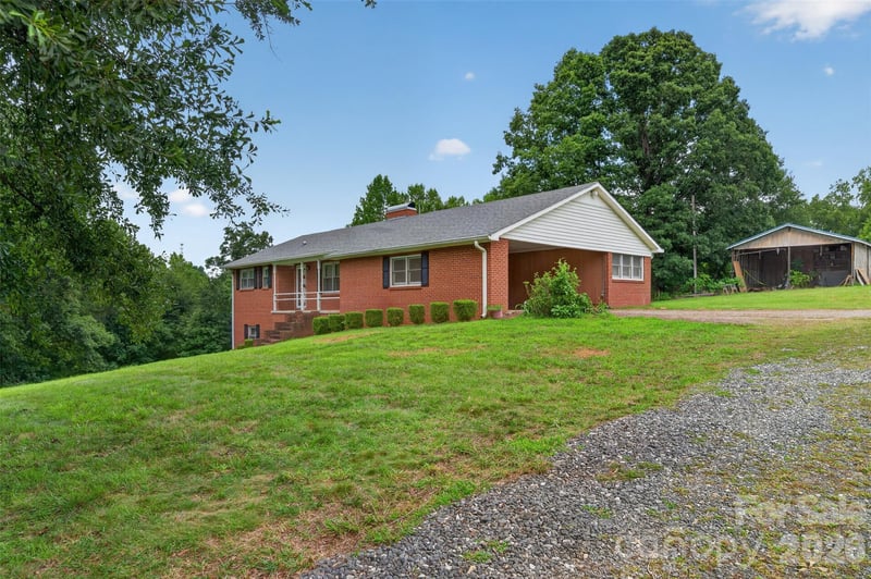 147 B And S Ln, Hickory, NC 28601