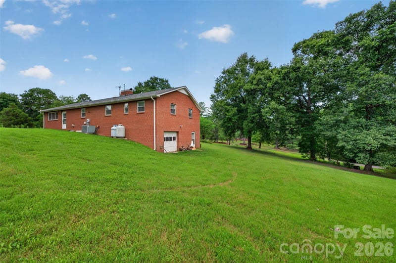 147 B And S Ln, Hickory, NC 28601