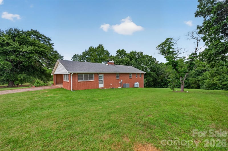 147 B And S Ln, Hickory, NC 28601