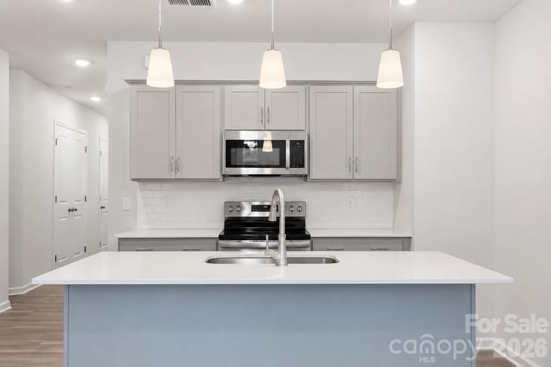 4614 Lakeview Rd, Charlotte, NC 28216