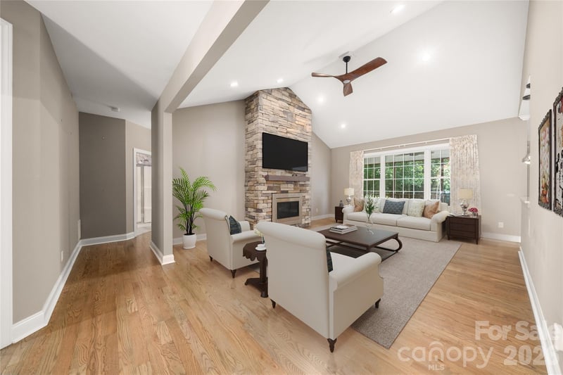 14 Waterbury Ct, Hendersonville, NC 28791