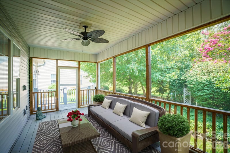 14 Waterbury Ct, Hendersonville, NC 28791