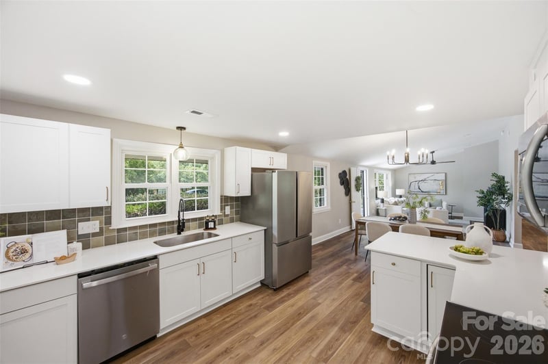 8223 Knollwood Cir, Charlotte, NC 28213