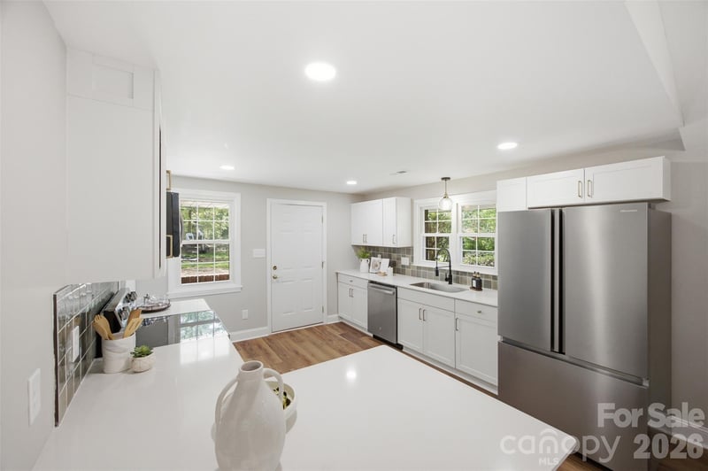 8223 Knollwood Cir, Charlotte, NC 28213