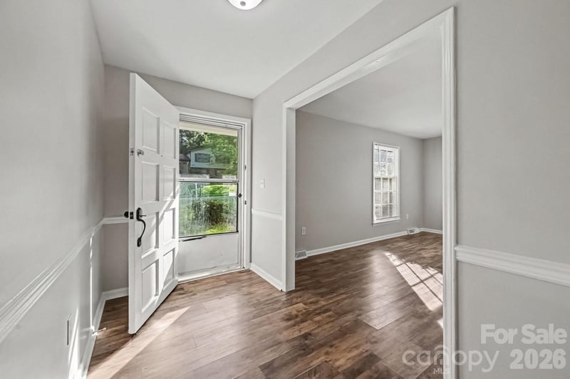 2726 Meadowcliff Dr, Charlotte, NC 28215