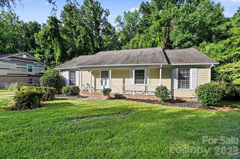 2726 Meadowcliff Dr, Charlotte, NC 28215