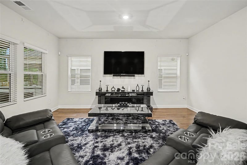 9039 Myrna Dr, Gastonia, NC 28056