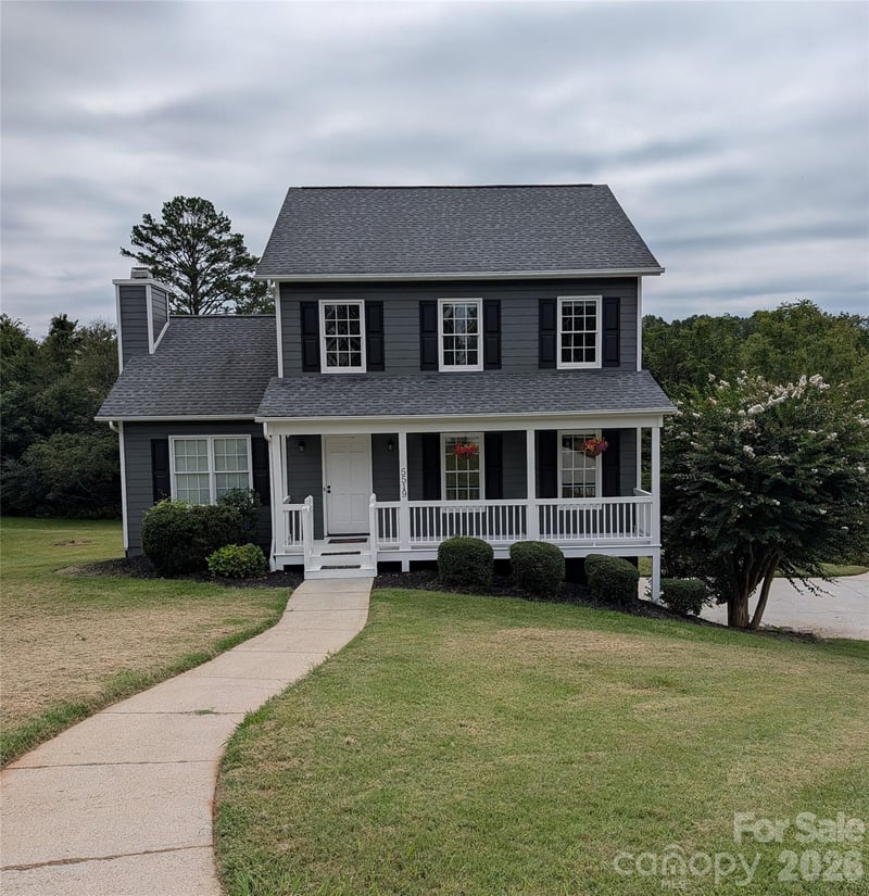 5519 Winding Oak Dr, Hickory, NC 28602