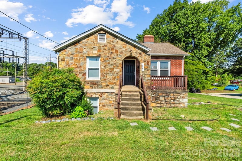 1821 Remount Rd, Charlotte, NC 28208