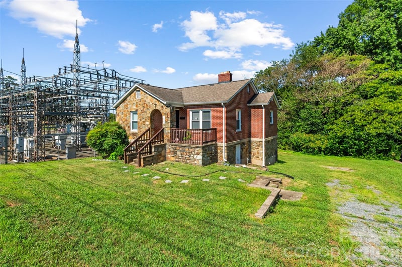 1821 Remount Rd, Charlotte, NC 28208