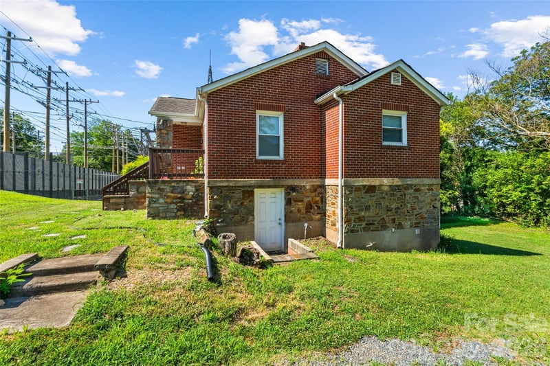 1821 Remount Rd, Charlotte, NC 28208