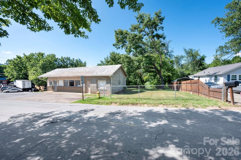 475 Deaverview Rd, Asheville, NC 28806