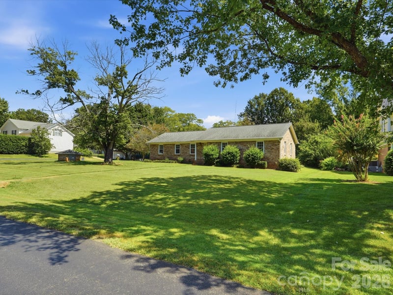 14232 Springwater Dr, Matthews, NC 28105