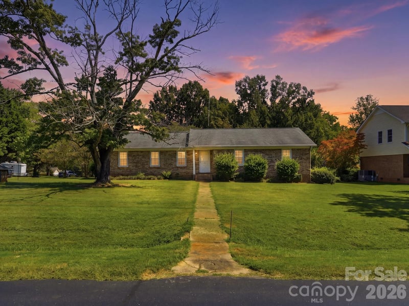 14232 Springwater Dr, Matthews, NC 28105